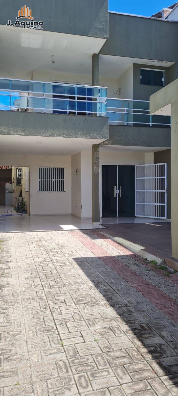 Casa à venda com 4 quartos, 180m² - Foto 2