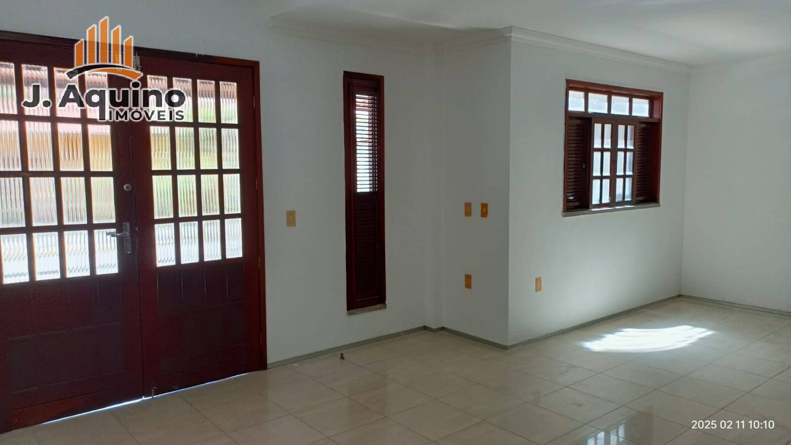 Casa à venda com 4 quartos, 135m² - Foto 4